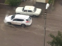 В Таганроге автомобили превратились в субмарины 