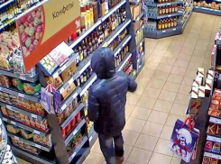 Молодой таганрожец украл продукты и избил продавца, который оказал ему сопротивление