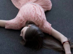 В Таганроге школьник помог девочке, упавшей в обморок, дойти домой и вызвал родителей