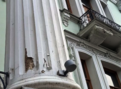 Отреставрированный за 280 млн рублей дворец в Таганроге продолжает разрушаться