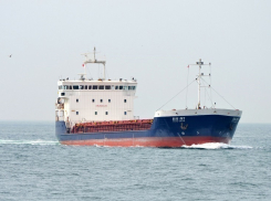 Старпом таганрогского сухогруза скончался от отравления на рейде