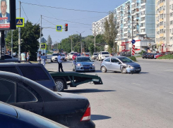 Очередное ДТП в Таганроге закончилось госпитализацией 2-х женщин