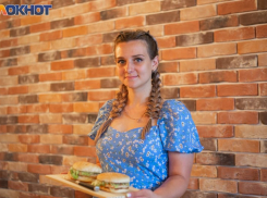 Конкурсантка «Мисс Блокнот Таганрог-2023» Юлия Федченко и её «бургер в законе»