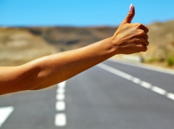 Сбежала из Бурятии в Таганрог на попутках