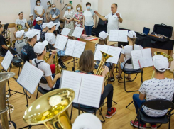 Гобой, кларнет или саксофон: в Таганроге Детская музыкальная школа им. Абузарова получила комплект инструментов