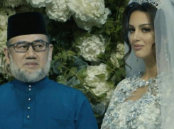 СМИ: Оксана Воеводина из Таганрога и бывший король Малайзии хотят развестись