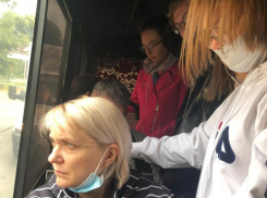 «Как селедки в бочке» едут в час-пик в Таганроге пассажиры маршруток «Автолайна»