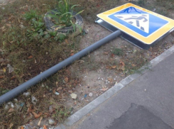 Водитель сбил 19-летнюю таганроженку на тротуаре и скрылся с места ДТП