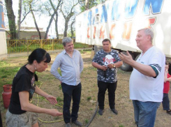 В Таганроге блогер, депутат и представитель циркачей обсуждали нечистоты в парке