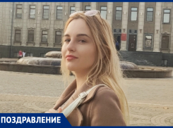 Сегодня отмечает день рождения весёлая и яркая Анастасия Булатова