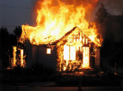 Большой частный дом сгорел под Таганрогом