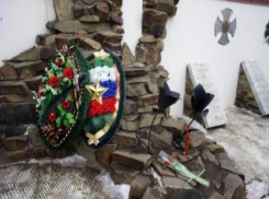 Школьники почтили память воинов-интернационалистов минутой молчания