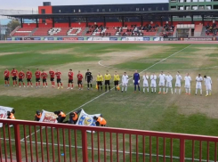 На плешивом стадионе играет новая футбольная команда «Форте Таганрог»