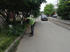 В Таганроге продолжается уборка дорог: вывезли 3800 кубометров грунта