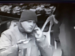 В Таганроге на рынке «Березка»  мужчина обворовал женщину и попал на видео
