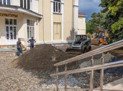 В Таганроге завершается реконструкция городского дома культуры