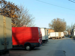 Стихийный базар у Центрального рынка в Таганроге: борьба с ветряными мельницами?