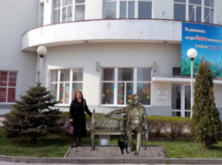 Табличку с просроченным обещанием установить памятник поэту «Лесоповала» сломали гопники