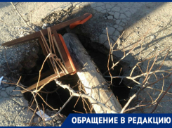 Кто ликвидирует яму на тротуаре по Урицкого - видимо таганрогские власти ждут сломанных ног