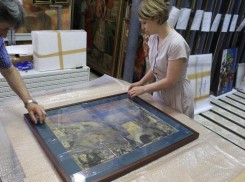 Спасенные после ракетной атаки картины вернулись в Таганрог