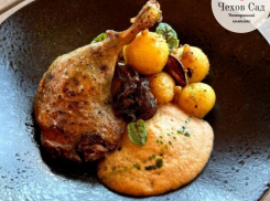 Товар дня: Утиная ножка конфи с печеным картофелем и луковой эспумой