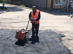 «За двадцать лет не сделают»: таганрожцы недовольны темпом ремонта городских дорог