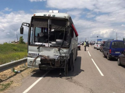 Среди пострадавших пассажиров в ДТП на трассе «Матвеево-Курган –Авило-Успенка» трое детей