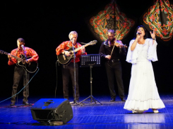 В театре им Чехова в Таганроге  пели и плясали цыгане