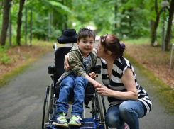 В два раза увеличили пособие для таганрожцев, ухаживающих за ребенком-инвалидом