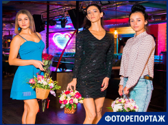  «Блокнот Таганрог» наградил победительниц конкурса «Королева пляжа» в ресто-клубе «Октябрь»