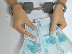 В Таганроге  дамочку, сидимую за  кражу и разбой, задержали за  мошенничество