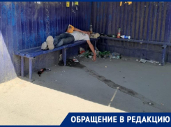 Всё больше остановок Таганрога превращаются в пристанище бомжей и алкоголиков