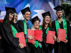 Около 2000 магистров получили дипломы в Таганроге