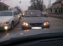 Езда по встречной полосе становится в Таганроге привычным делом