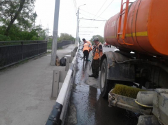 Бакинский мост стал жертвой особого бесполезного внимания «Благоустройства» Таганрога 