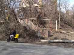 «Без мата не рассказать!»: ремонт тротуаров в Таганроге снова вызвал скандал