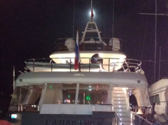В дорогом турецком  порту припарковалась неопознанная таганрогская «Галактика» 