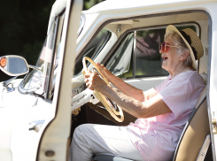 Серебряный возраст за рулем: произошло тройное столкновение