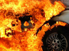 В Таганроге сгорели две иномарки