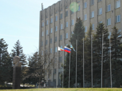 Разгильдяйство или злой умысел практикует администрация, не отвечая на запросы депутатов и их помощников