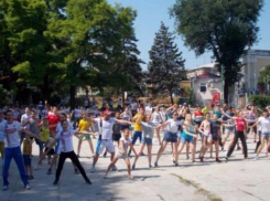 Около 200 таганрожцев вышли на олимпийскую зарядку