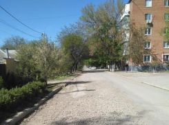  Водоканал Таганрога отметился «раскопками» на улице Менделеева и не думает делать ремонт