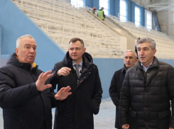 Юрий Слюсарь посетил Таганрог: он проверил как идет ремонт Дворца спорта и распорядился выделить 37 млн на его оборудование