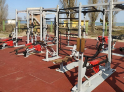В Таганроге появилась новая спортивная площадка и оборудование в спортивных школах