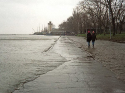 В Таганроге сохраняется непогода