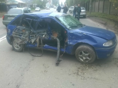 Серьезные травмы получила молодая пассажирка такси «Везет» в ДТП с внедорожником в Таганроге