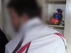 Истыкал ножом до смерти: таганрожца арестовали за убийство в своей квартире