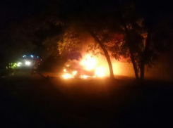 В Таганроге вновь сгорела «Мазда»