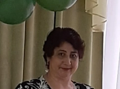 Коллеги поздравляют Надежду Логинову с юбилеем