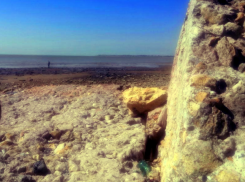 В Таганрогском заливе из-за ураганного ветра резко снизился уровень воды